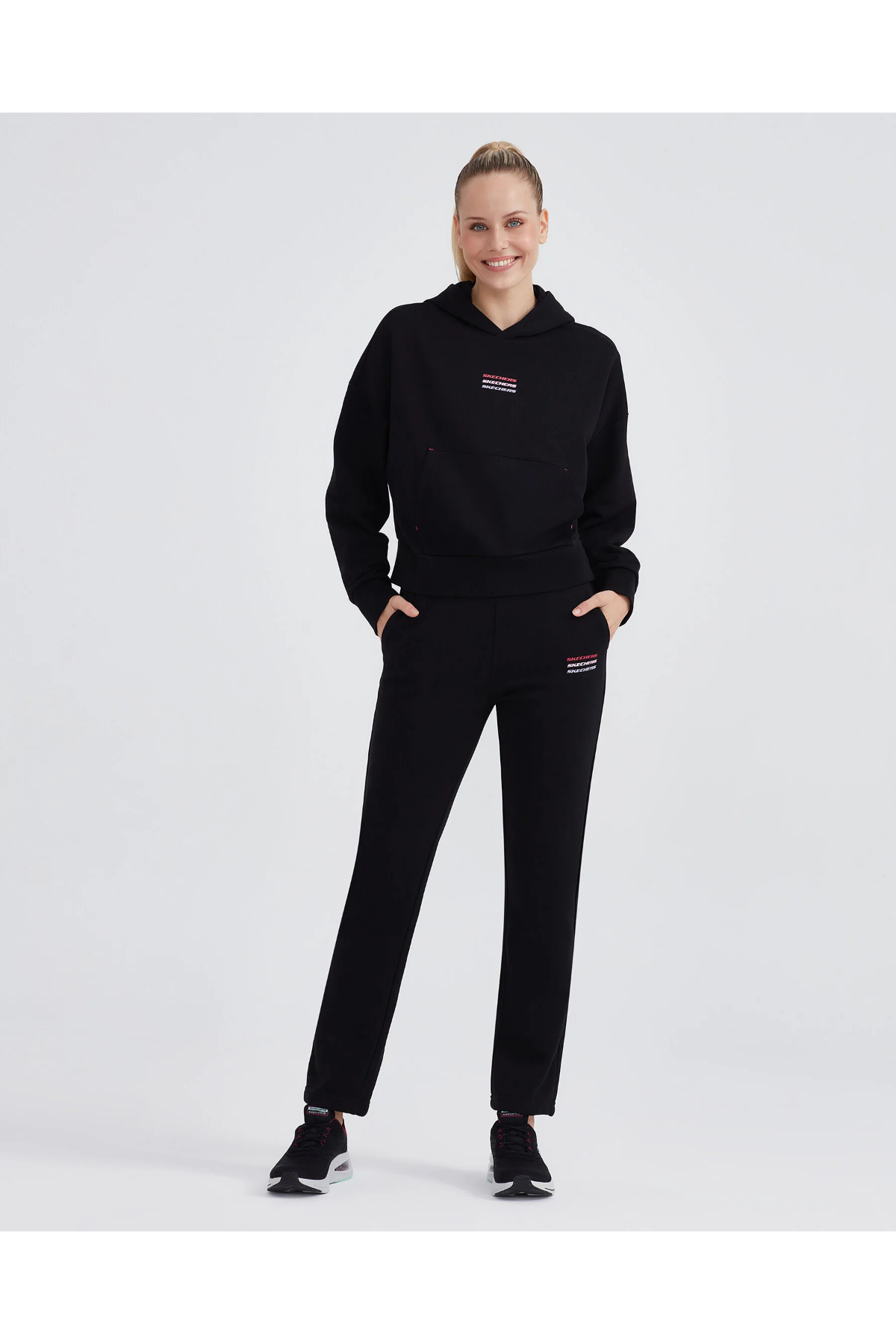 Skechers S232240-001 W Essential Regular Kadın Eşofman Altı Siyah