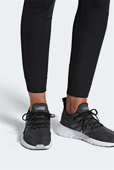 Adidas F37079 Asweego Kadın Yürüyüş Ayakkabısı koyu gri