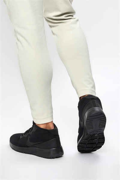 Nike Tanjun Chukka Erkek Yürüyüş Ayakkabısı Siyah