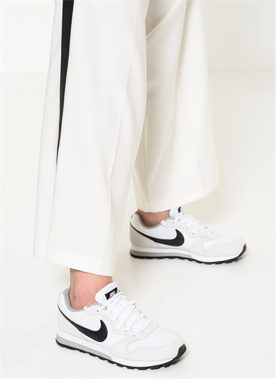 Nike Wmns MD Runner 2 Beyaz Siyah Kadın Günlük Ayakkabı Beyaz Siyah