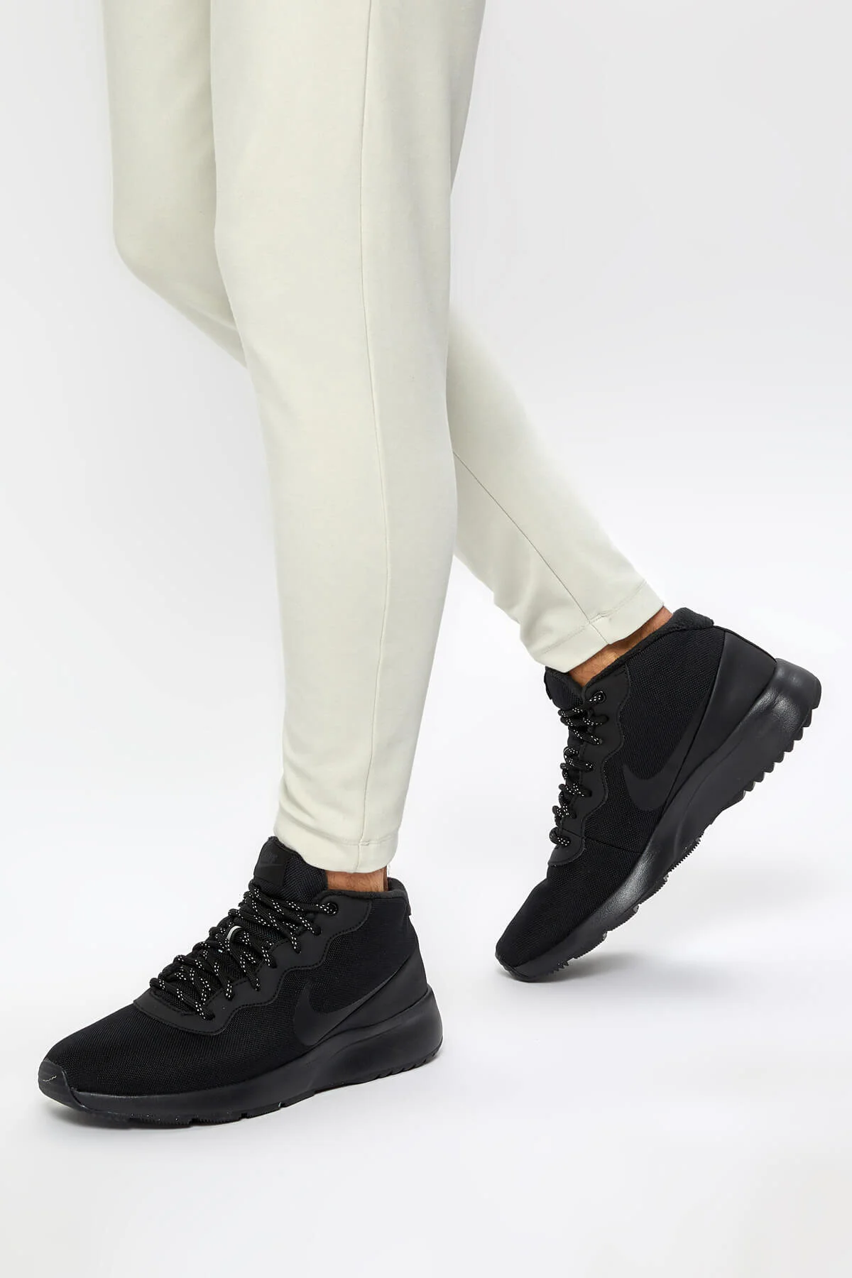 Nike Tanjun Chukka Erkek Yürüyüş Ayakkabısı Siyah