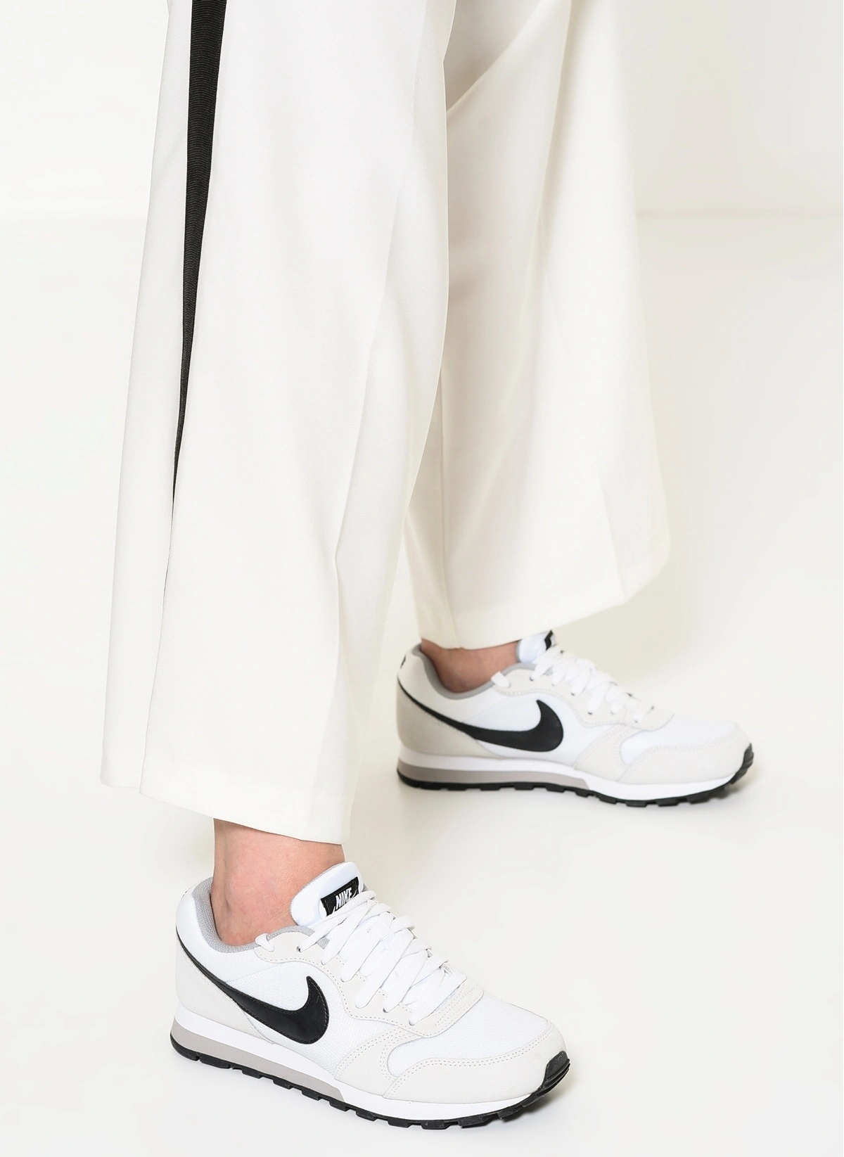 Nike Wmns MD Runner 2 Beyaz Siyah Kadın Günlük Ayakkabı Beyaz Siyah