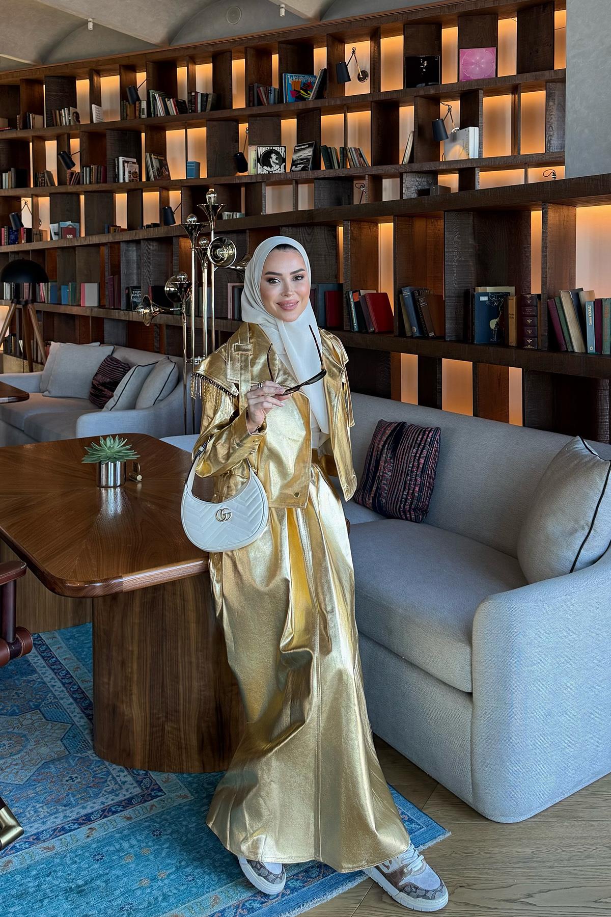 Taş Detaylı Gold Etekli Takım