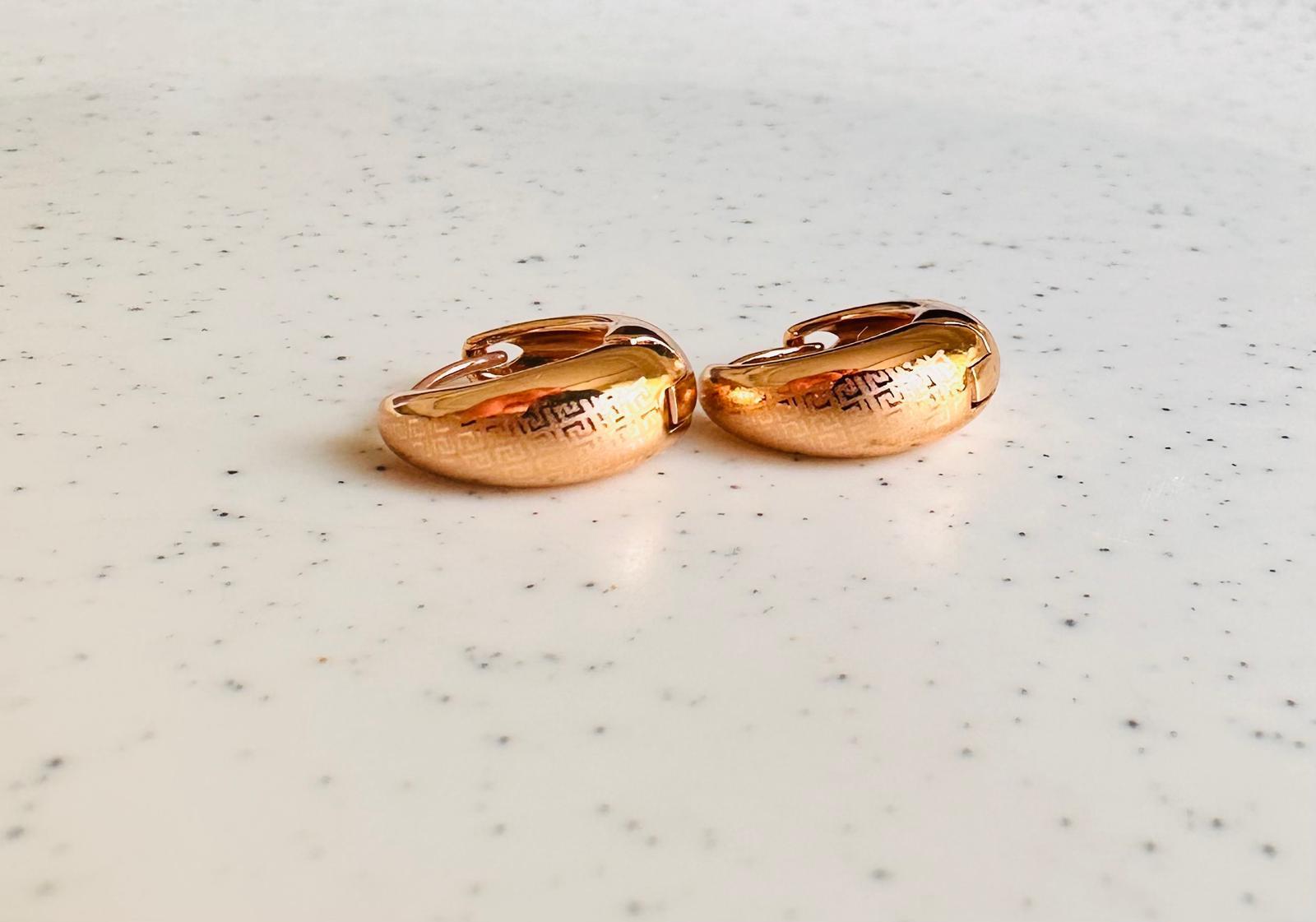 VIP gold bombeli mini küpe 00856