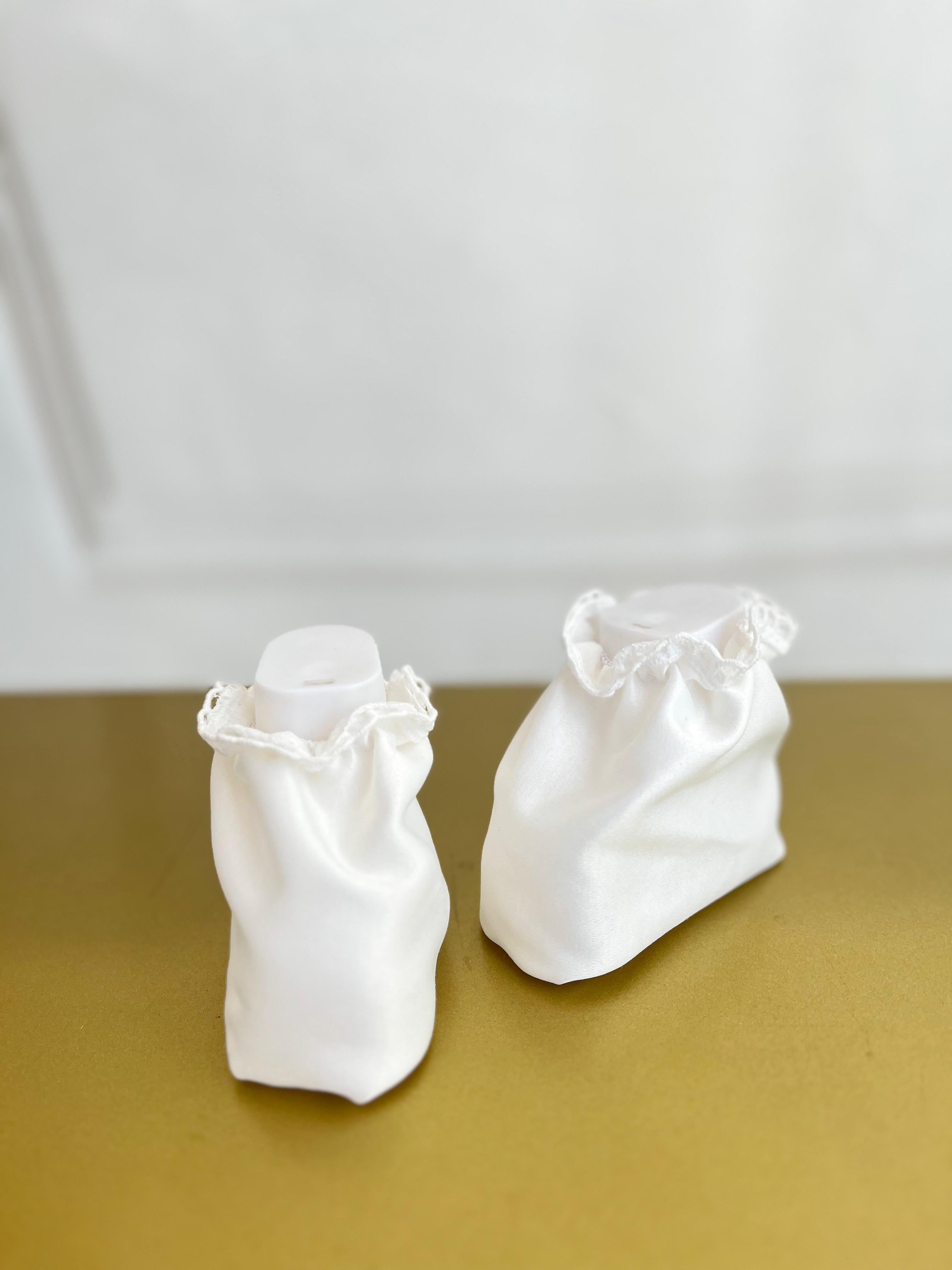 Kırık Beyaz Saten Mini Dantelli Patik