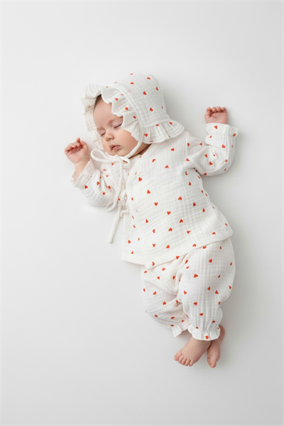 Kız & Erkek Bebek Kalpli Müslin  Alt Üst Şapka Set