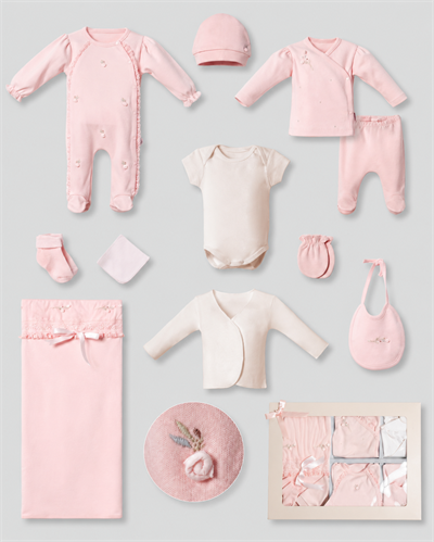 Pembe Dantelli 3 Boyutlu Rokoko Çiçek Nakışlı Kutulu 11'li Kız Bebek Hastane Çıkışı Seti
