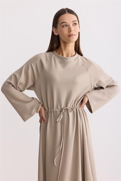 Belden Büzgü Bağlamalı Oversize Elbise Bej