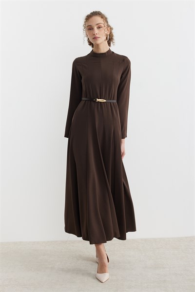 Belden Oturtmalı Kemerli Uzun Elbise Kahverengi