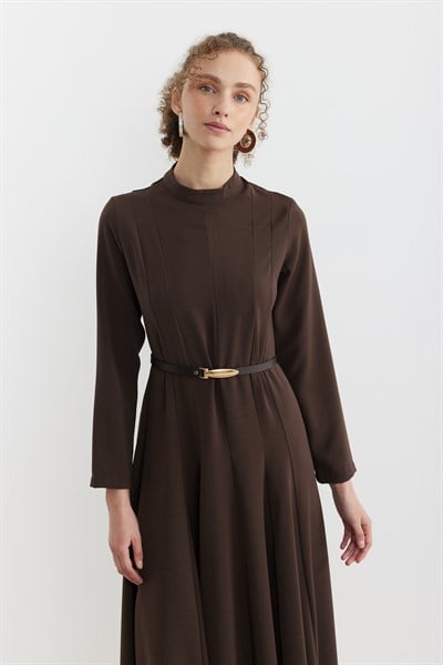 Belden Oturtmalı Kemerli Uzun Elbise Kahverengi