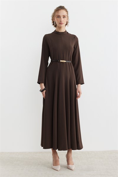 Belden Oturtmalı Kemerli Uzun Elbise Kahverengi