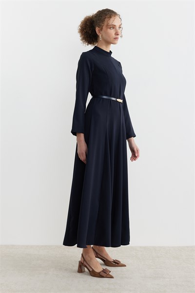 Belden Oturtmalı Kemerli Uzun Elbise Lacivert
