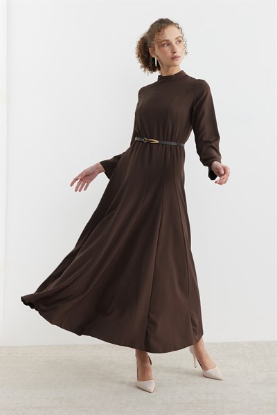 Belden Oturtmalı Kemerli Uzun Elbise Kahverengi