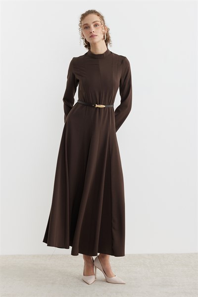 Belden Oturtmalı Kemerli Uzun Elbise Kahverengi