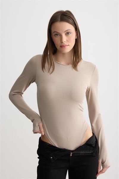 Bisiklet Yaka Parmak Geçmeli Çıtçıtlı Body Bej