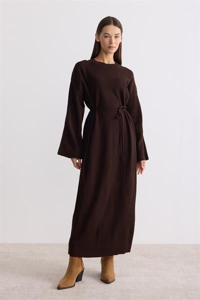 Kuşaklı Oversize Triko Elbise Acı Kahverengi