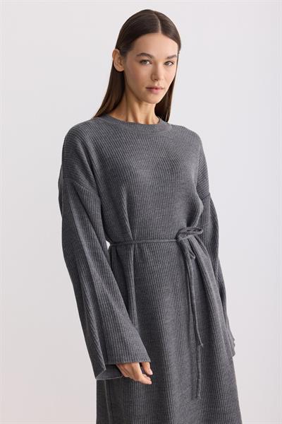Kuşaklı Oversize Triko Elbise Gri
