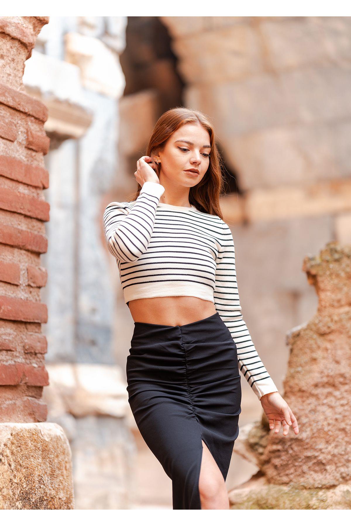 Uzun Kol Çizgili Crop Triko Kazak