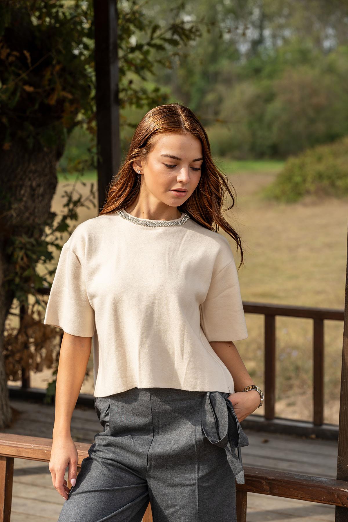 VerdeBlanco Taşlı Yaka Basic Bluz Krem