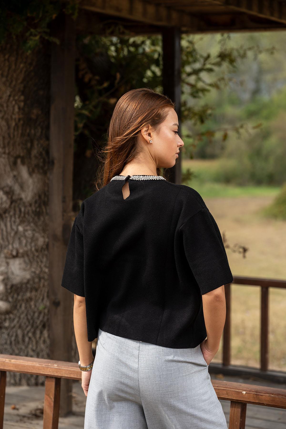 VerdeBlanco Taşlı Yaka Basic Bluz Siyah