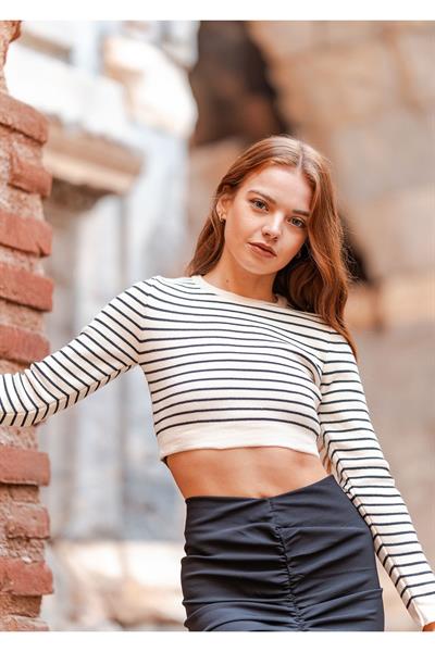 Uzun Kol Çizgili Crop Triko Kazak