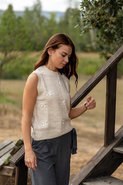 VerdeBlanco Minimal Fiyonk Detaylı Süveter Krem
