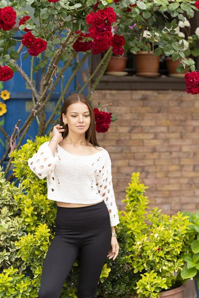 Yırtık Detaylı Örme Crop Top