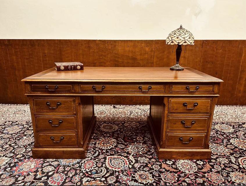 3A MOBİLYA AHŞAP ÖZEL KAPLAMALI MAKAM MASASI 