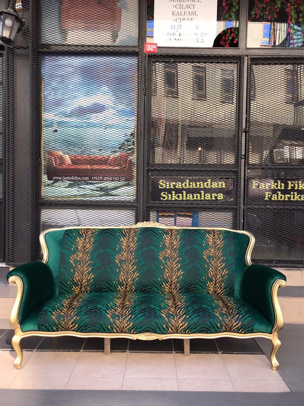 3A Mobilya Green Tiger Oymalı Kanepe