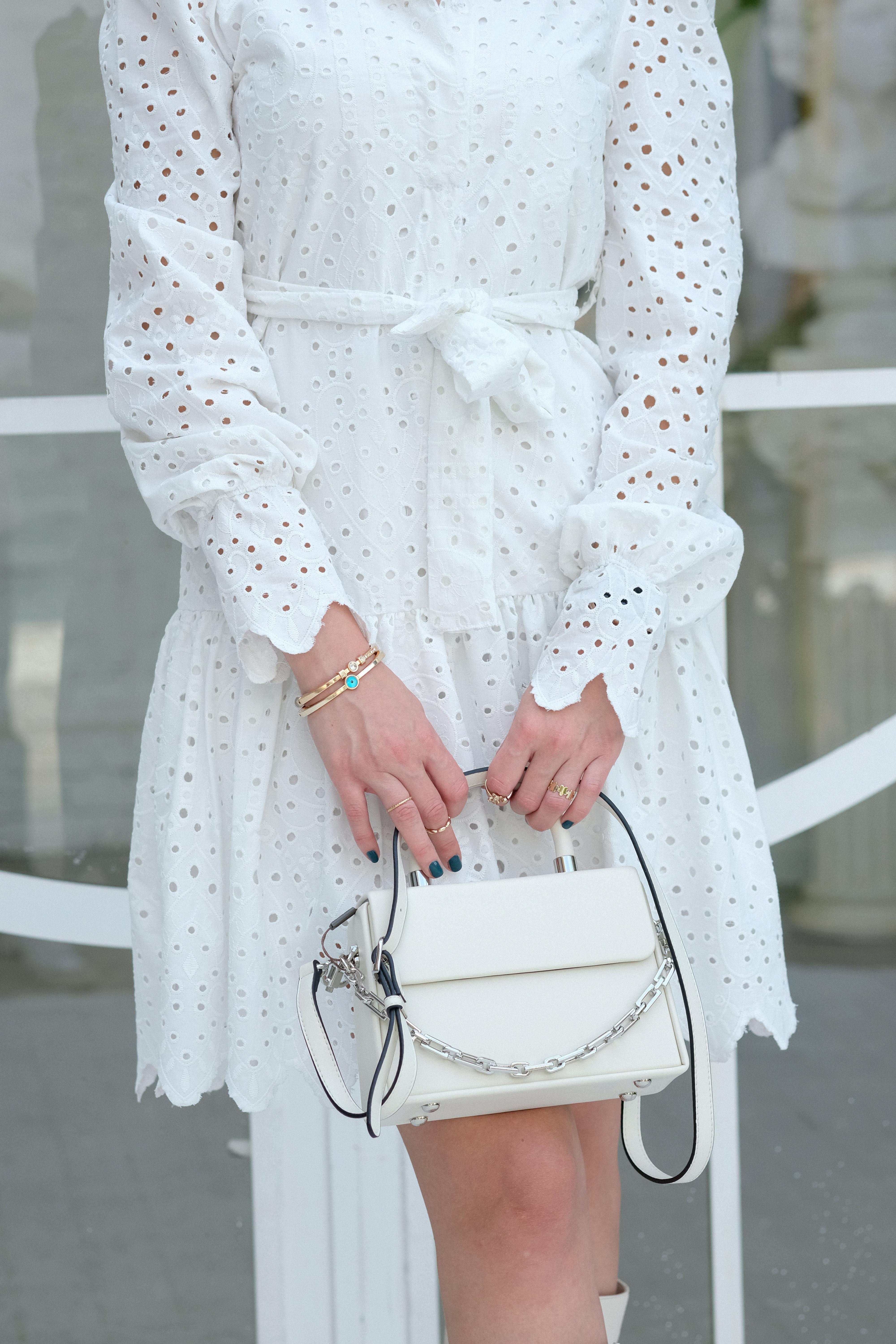 Beyaz Özel Tasarımlı Şık Brodeli Elbise - Evril Wear