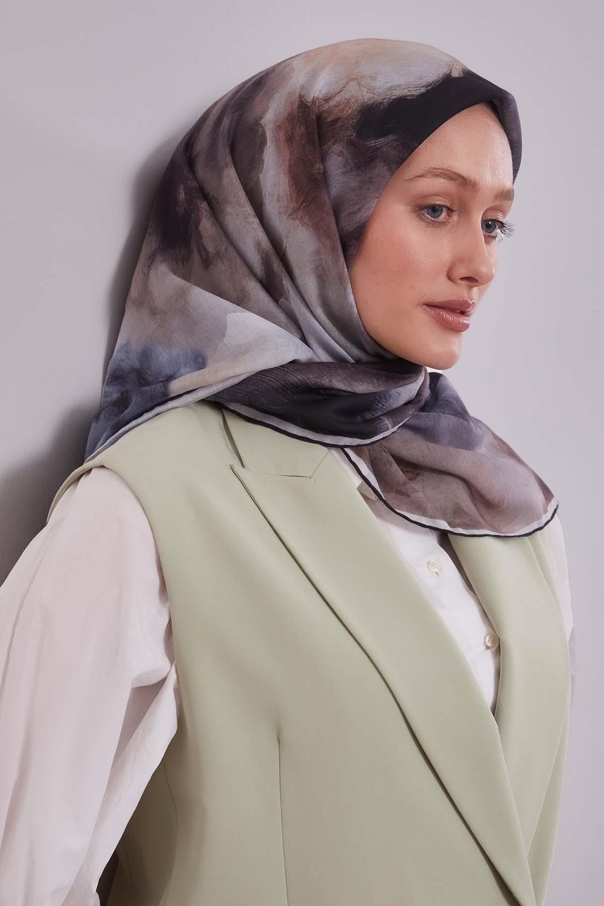 Fivescarf Siyah-Ekru Lotus Çiçeği Silk Coton Eşarp