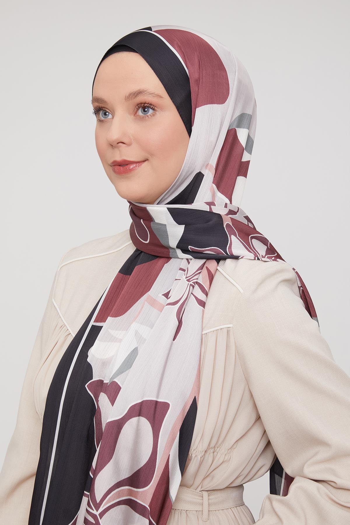 Fivescarf Siyah-Ekru Soyut Çiçek Desen Brand Şal