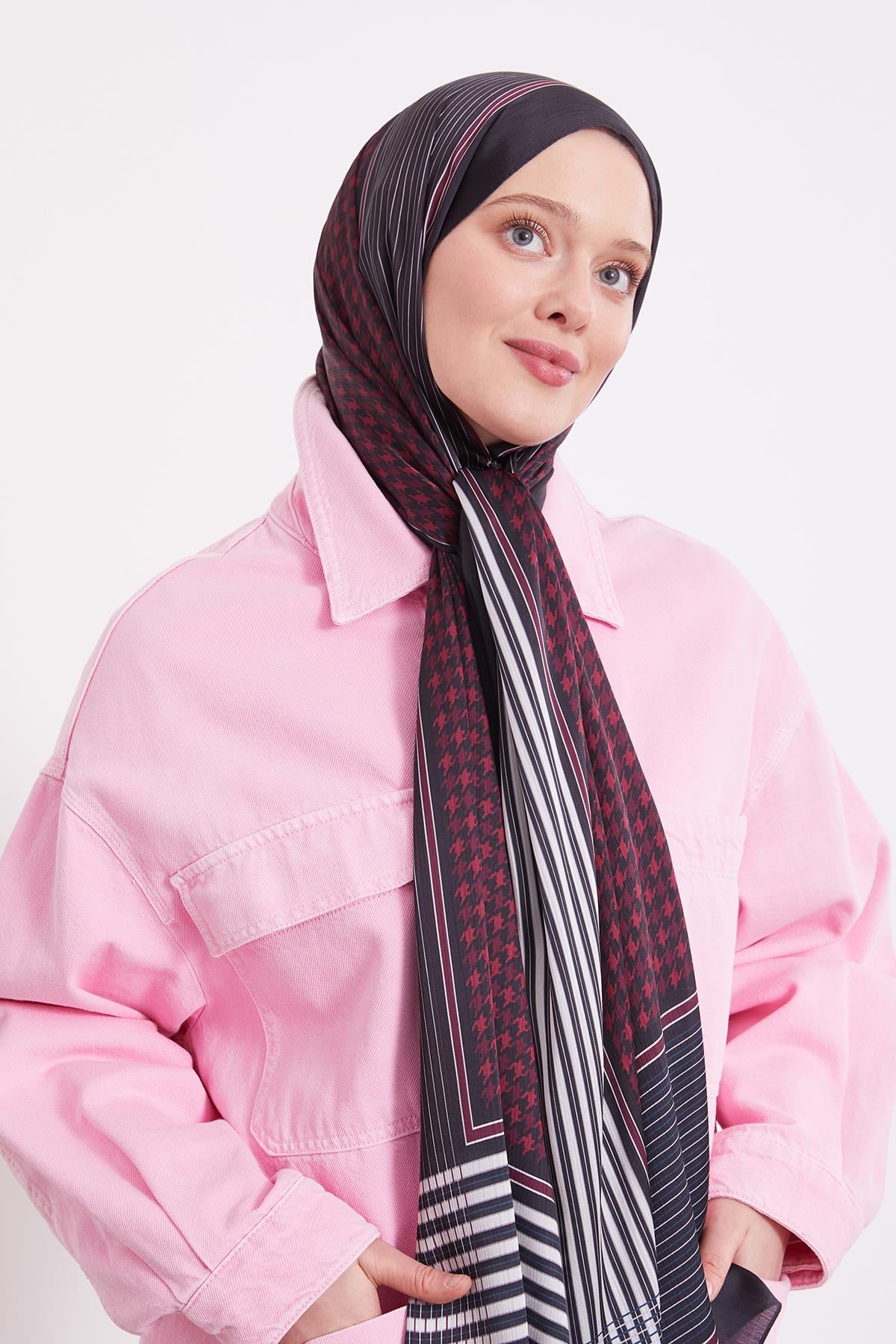 Fivescarf Siyah-Kırmızı Kazayağı Desen Brand Şal