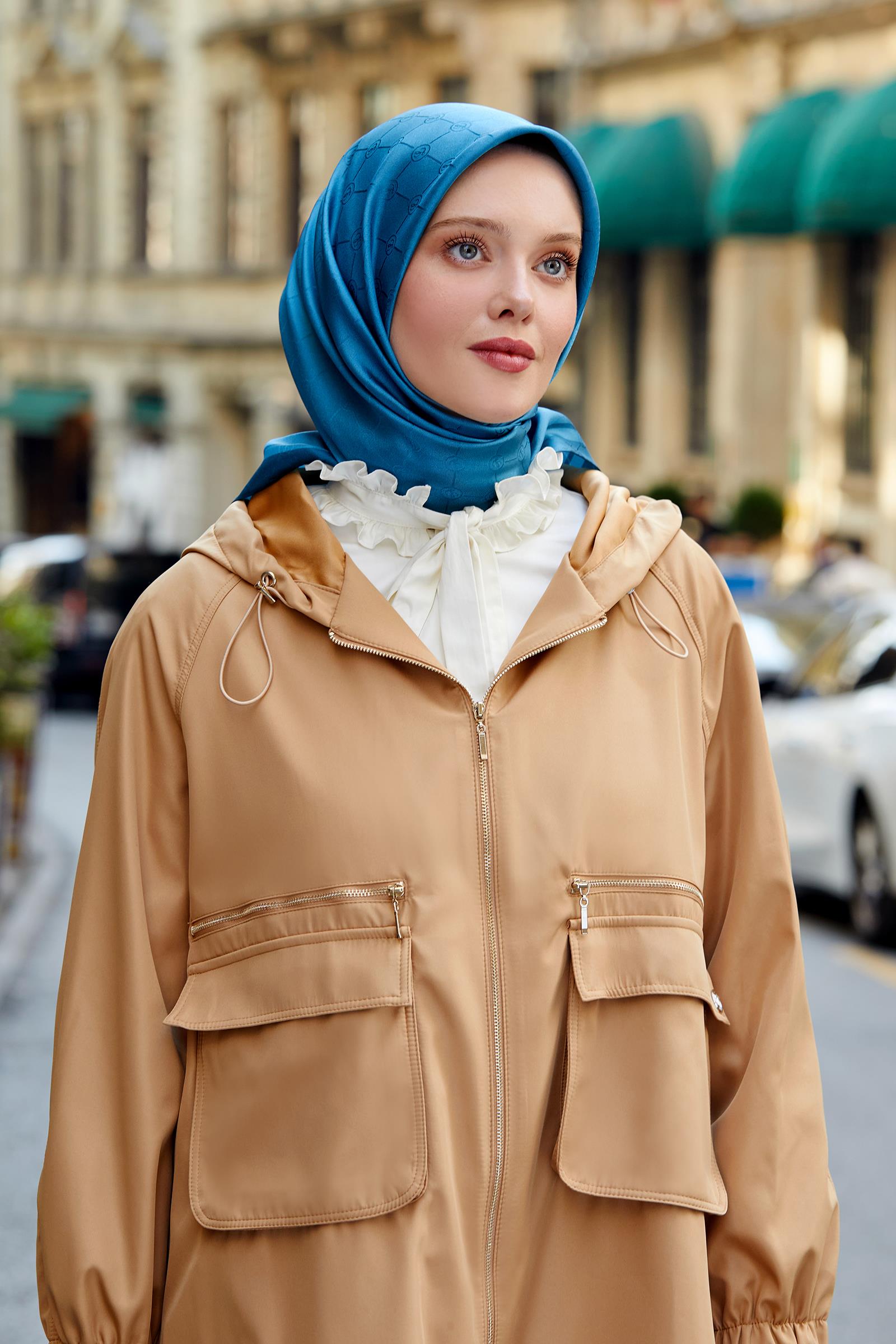 Trençkot ve Etek Kombinleri Tesettür