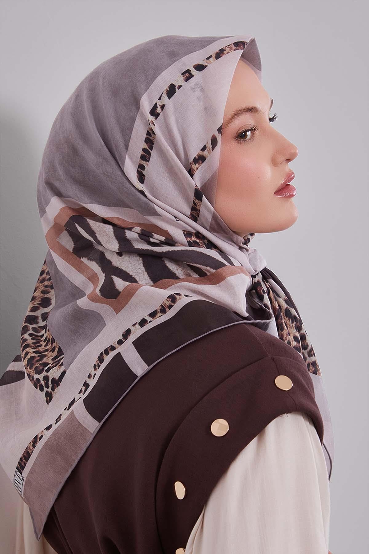 Fivescarf Bej Kenar Leopar Desenli Slik Coton Eşarp