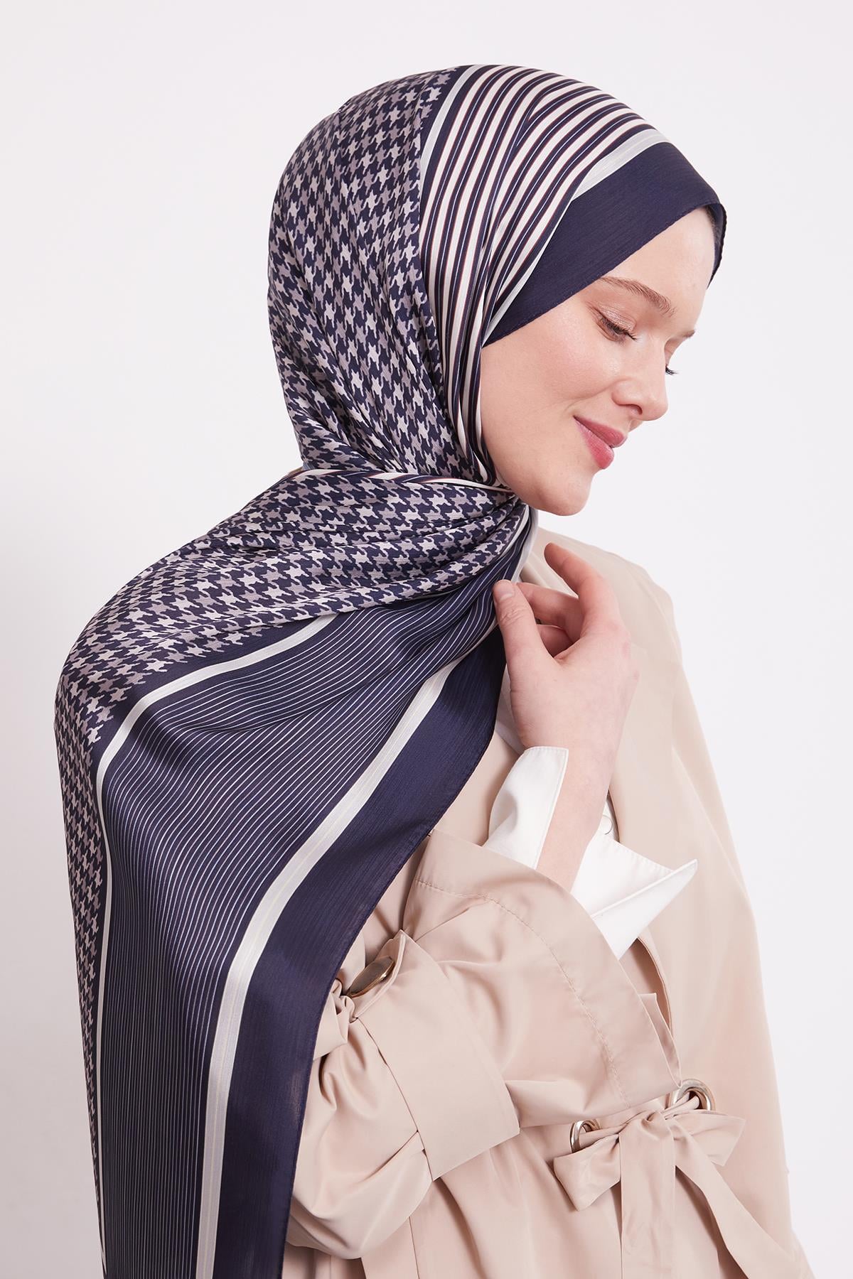 Fivescarf Lacivert Kazayağı Desen Brand Şal