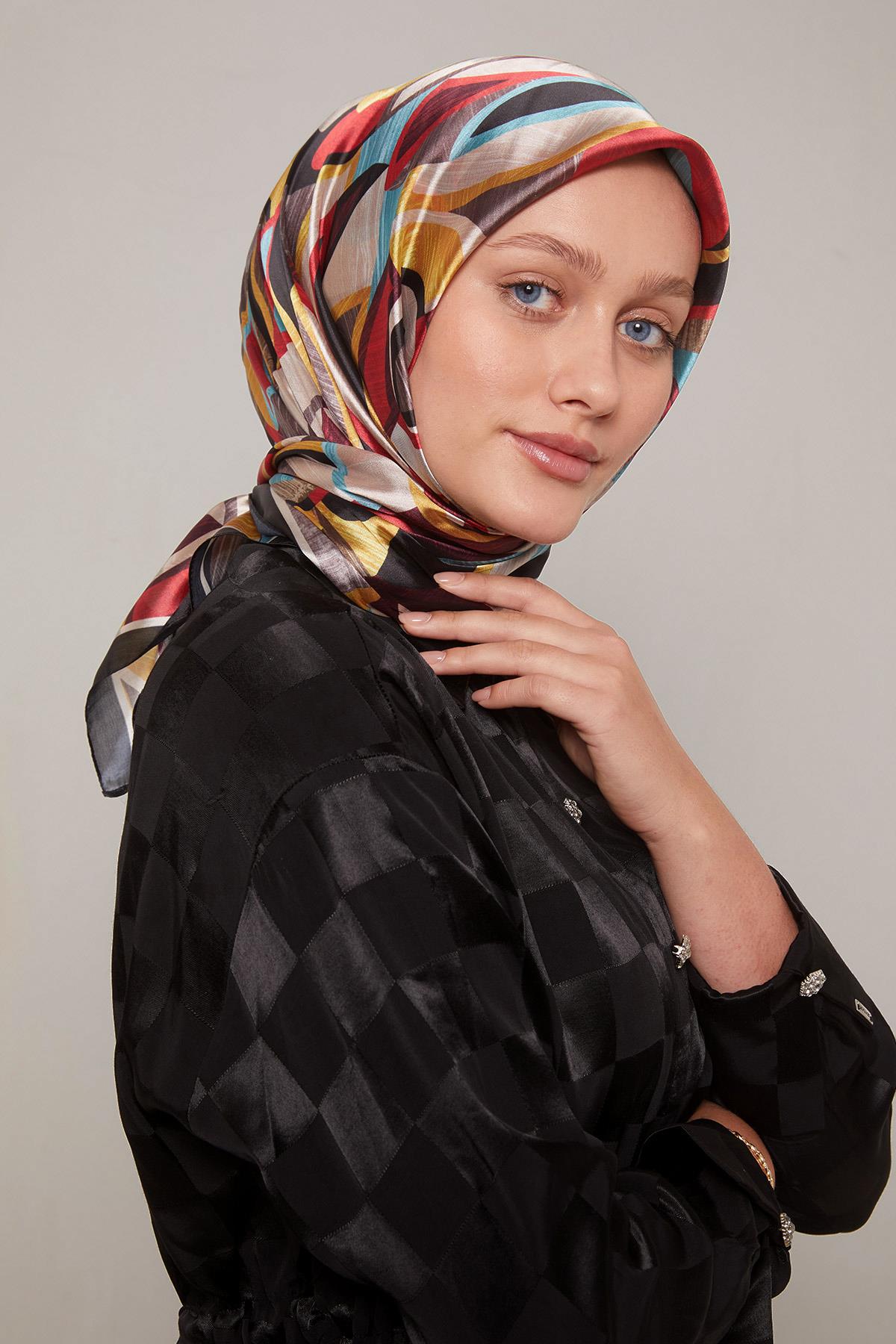 Fivescarf Siyah-Gold Çiçek Desen Kristal Eşarp