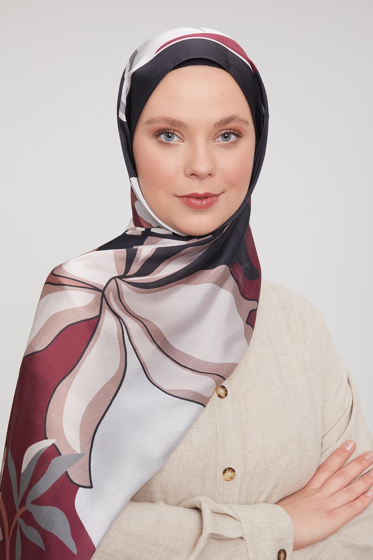 Fivescarf Siyah-Kırmızı Soyut Çiçek Desen Brand Şal