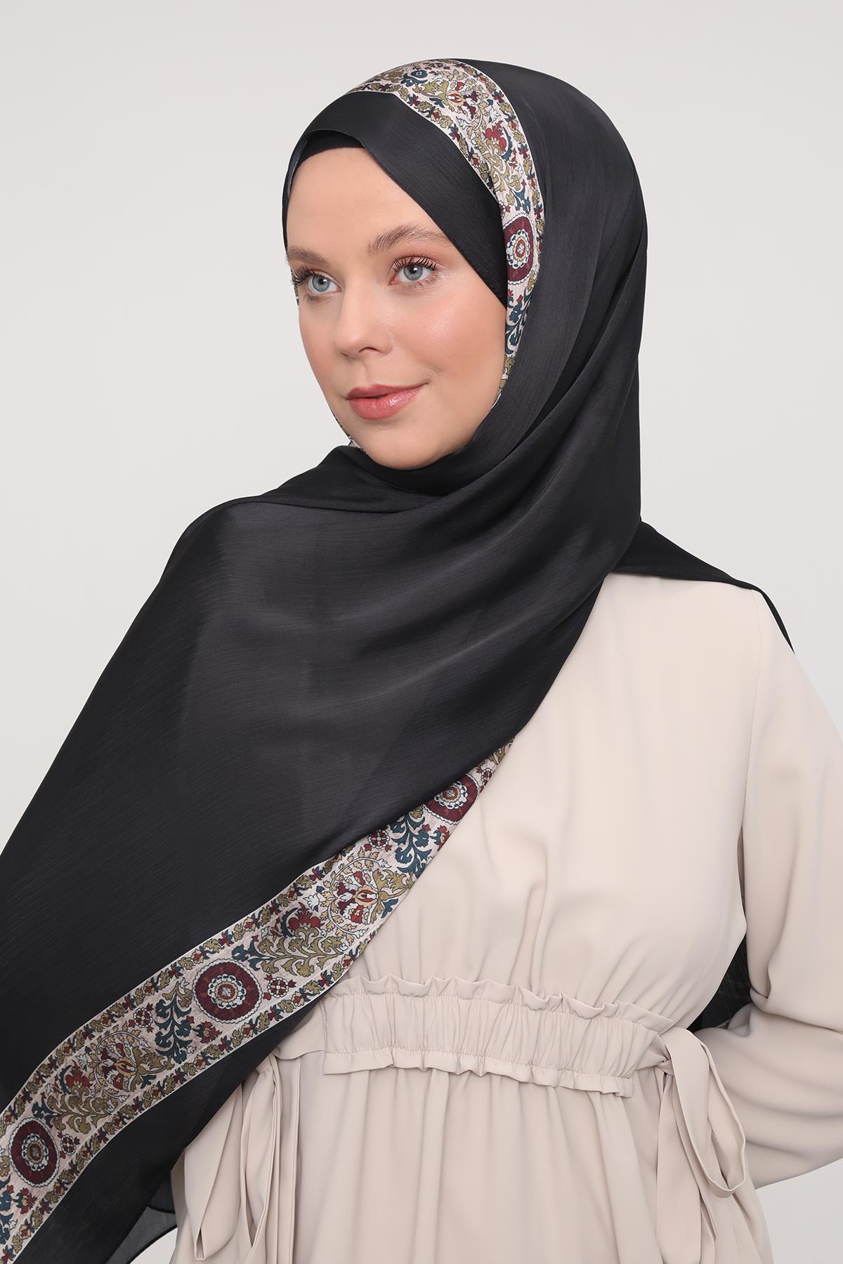 Fivescarf Siyah Şeritli Etnik Desen Brand Şal
