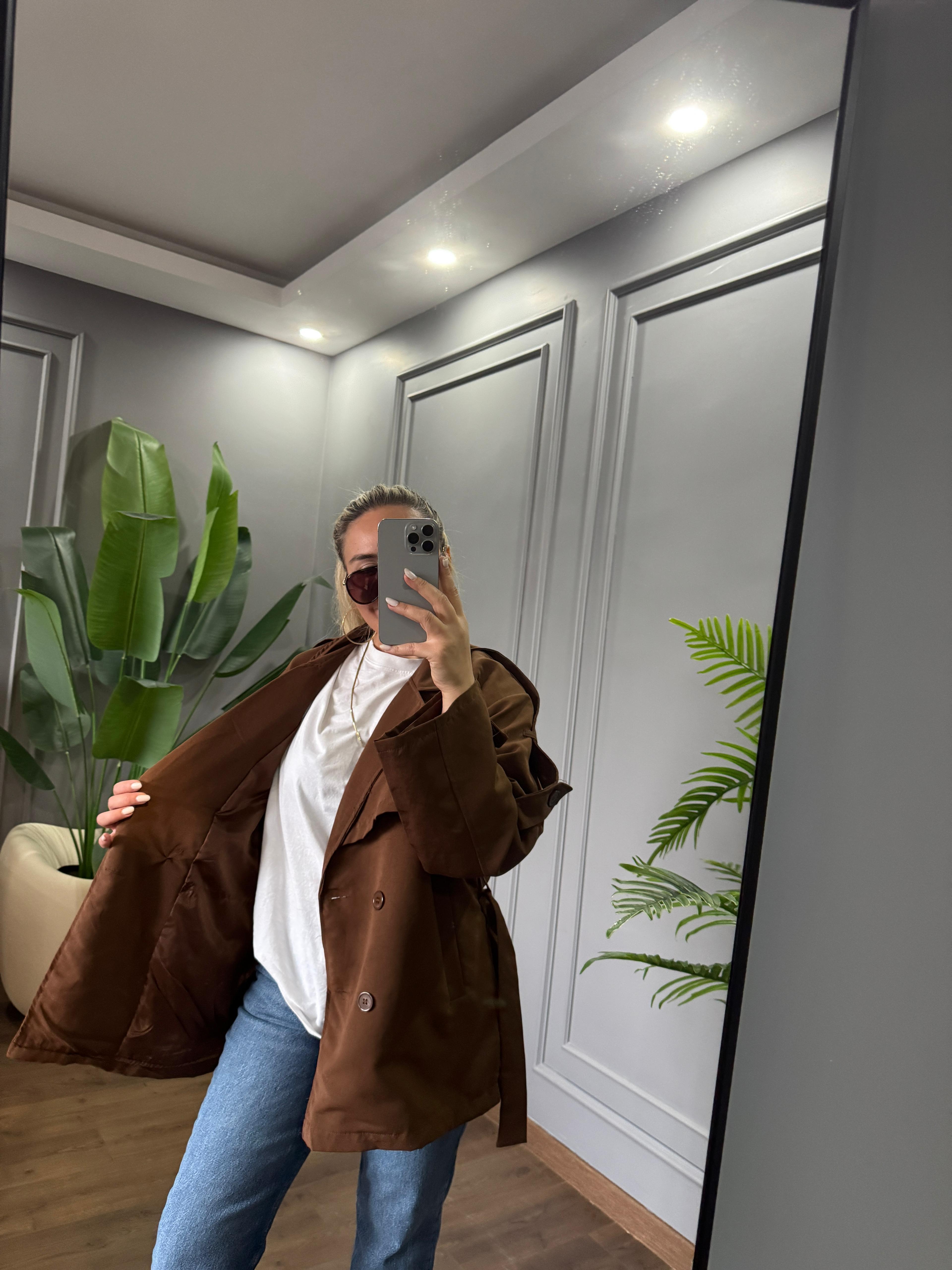 Astarlı kısa trenç