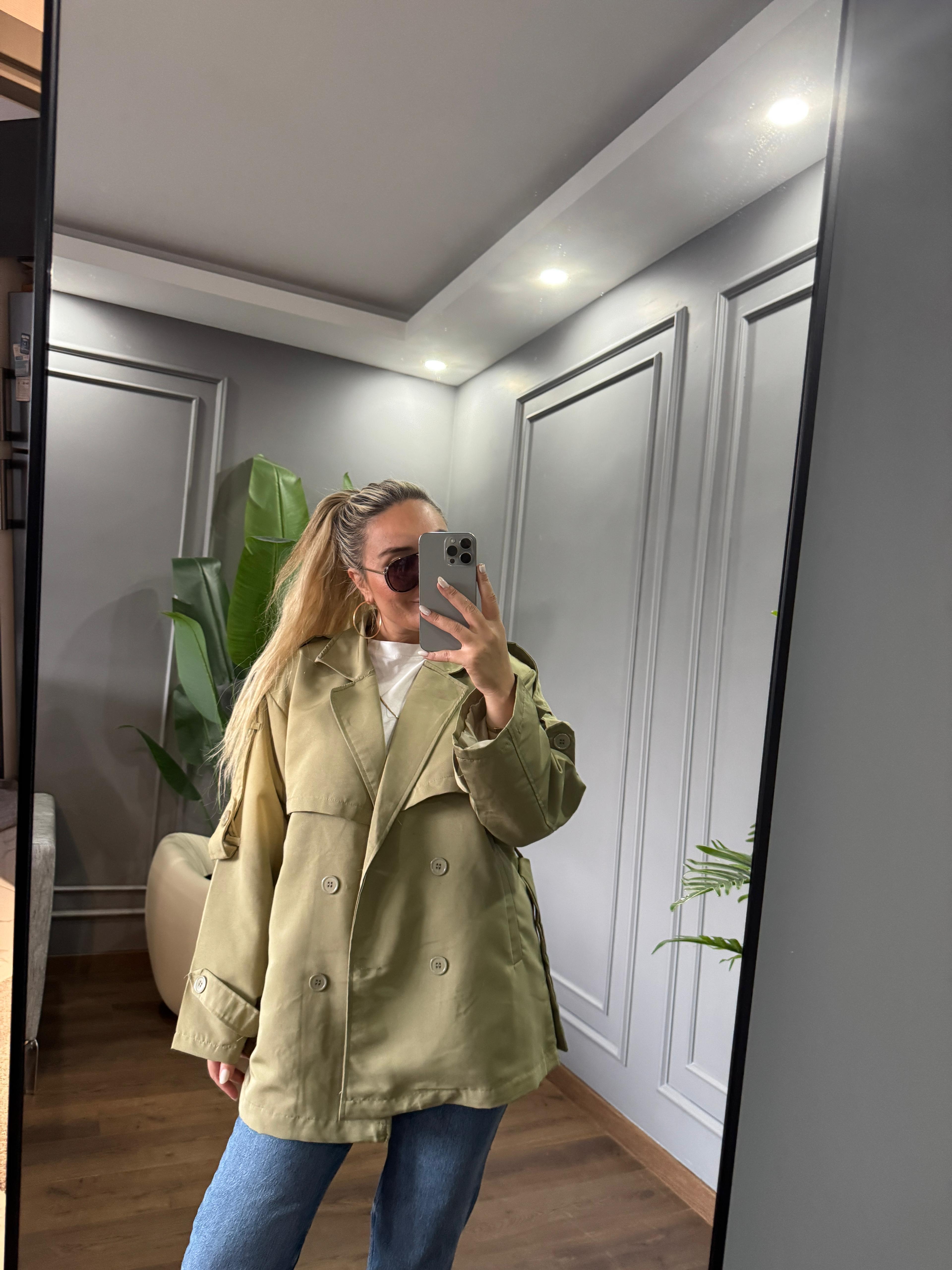 Astarlı kısa trenç