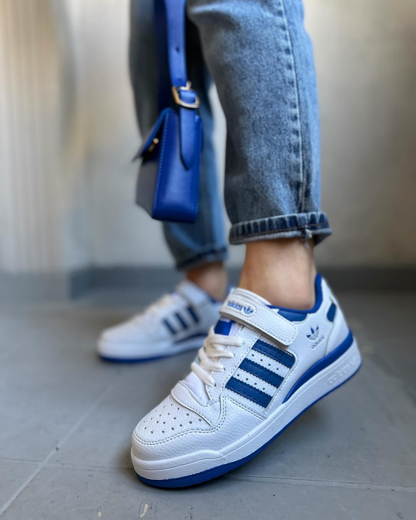 Beyaz mavi adidas