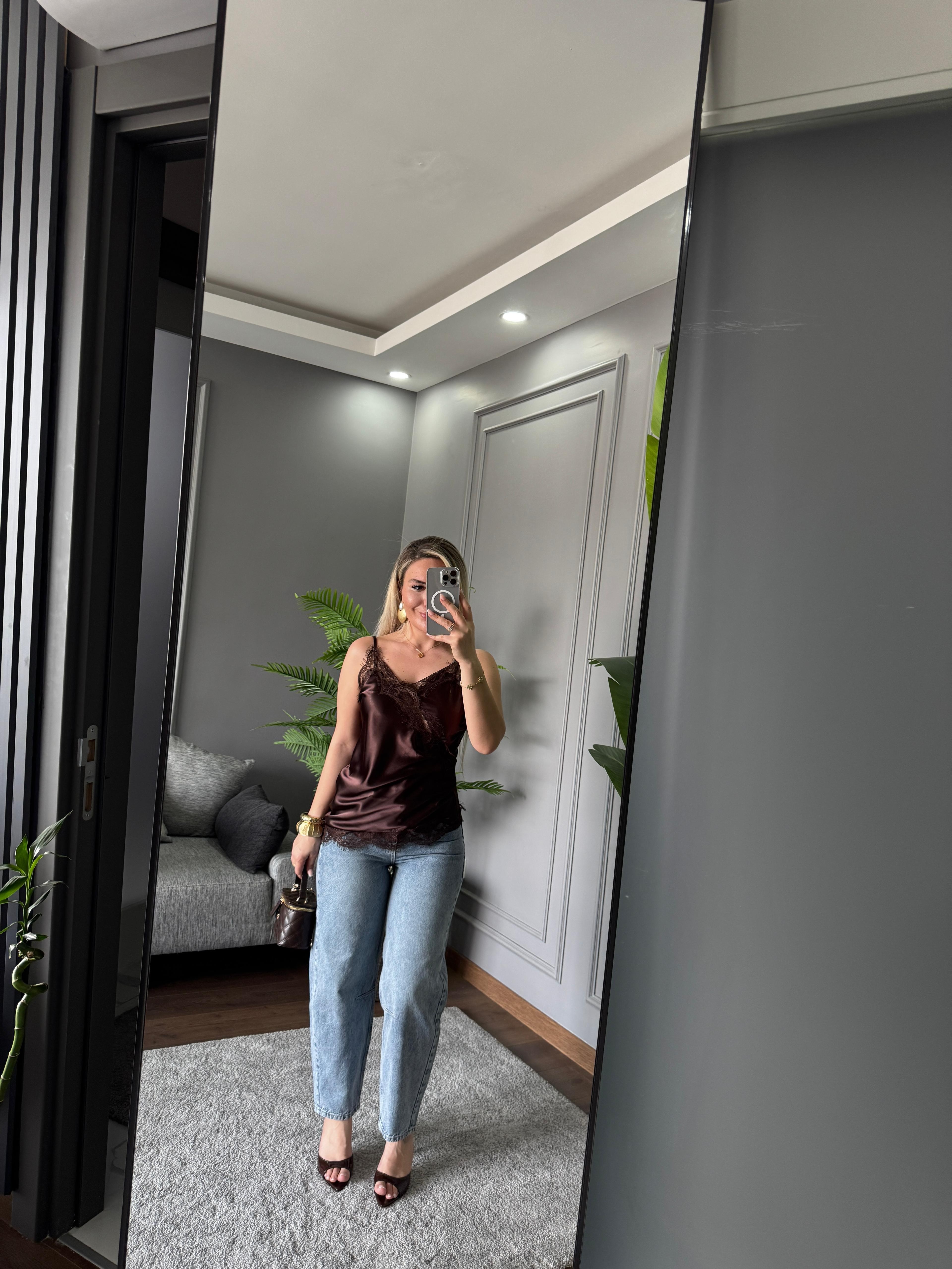 DANTEL DETAY ASKILI BLUZ