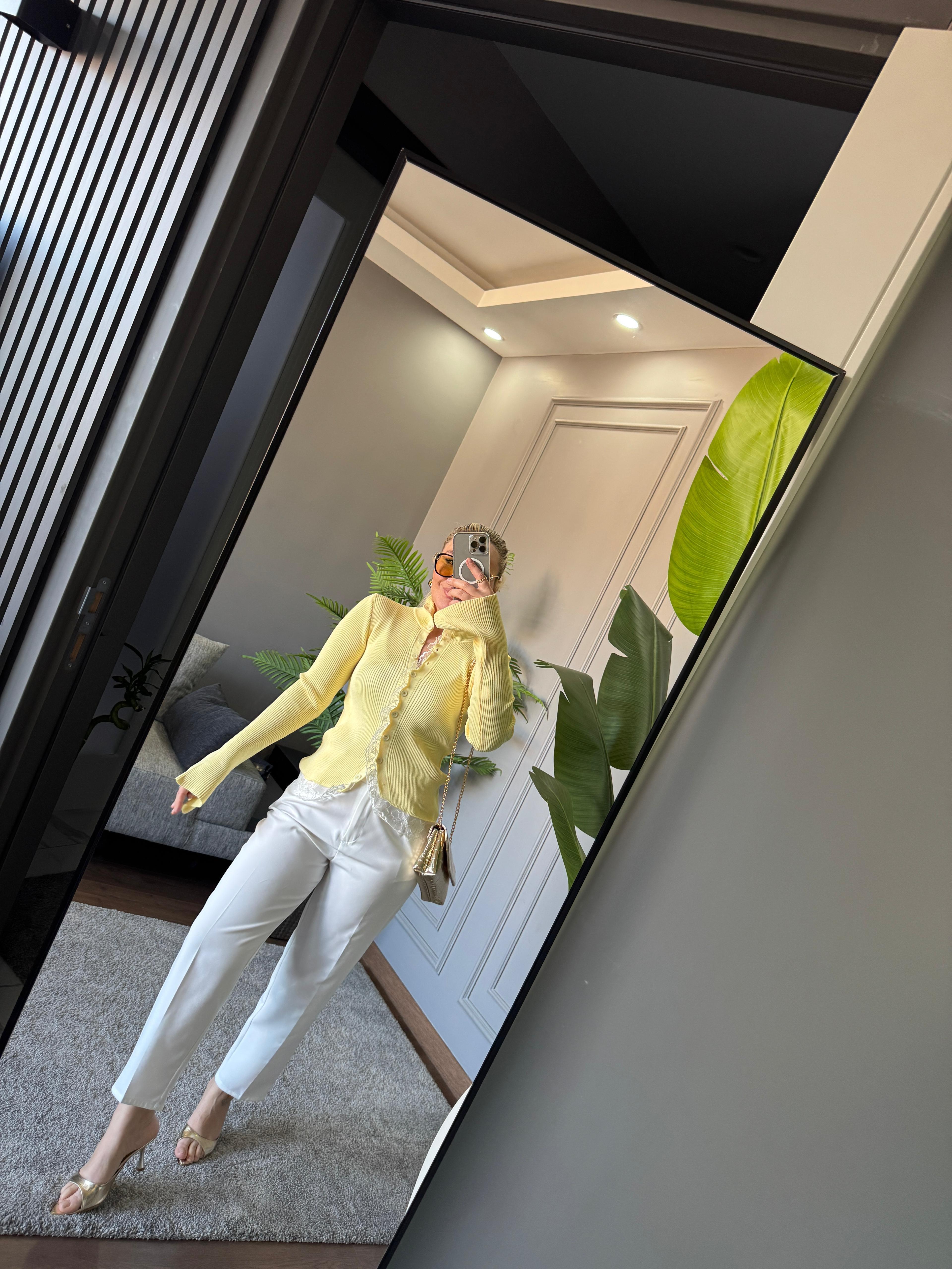 DANTEL DETAY DÜĞMELİ HIRKA