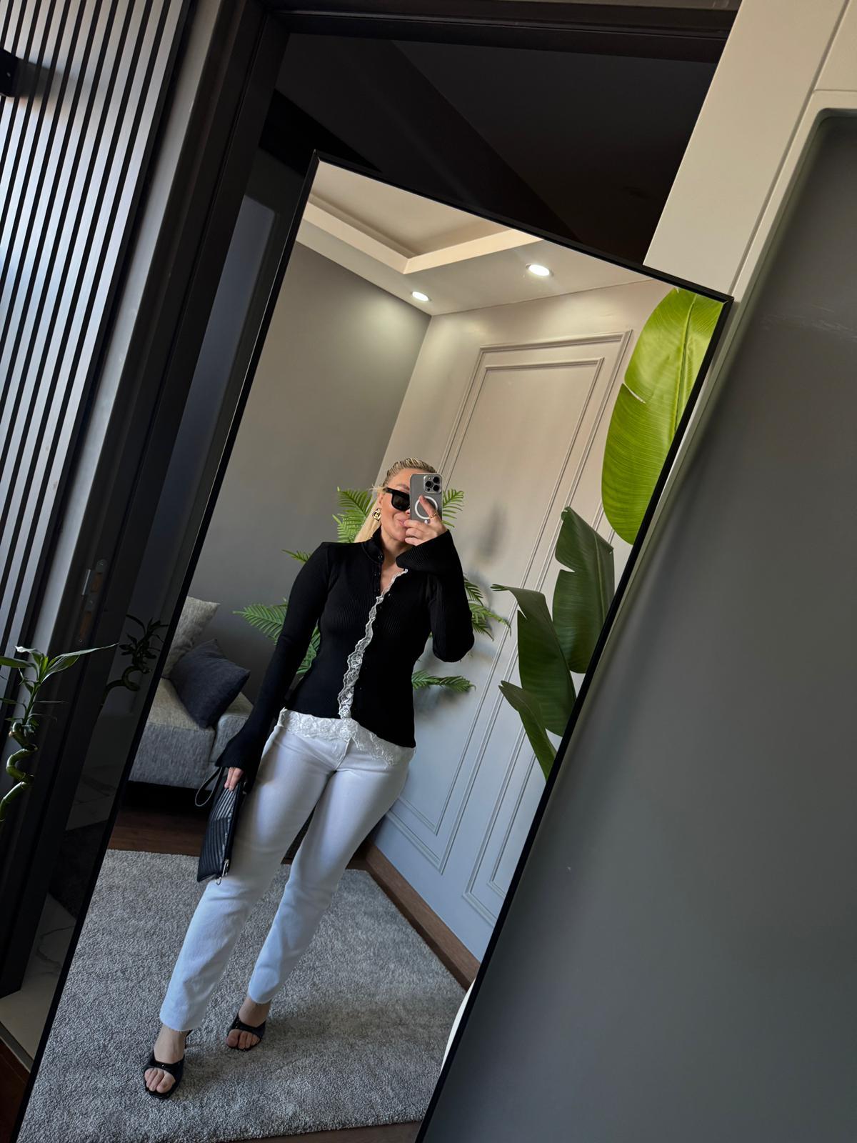 DANTEL DETAY DÜĞMELİ HIRKA