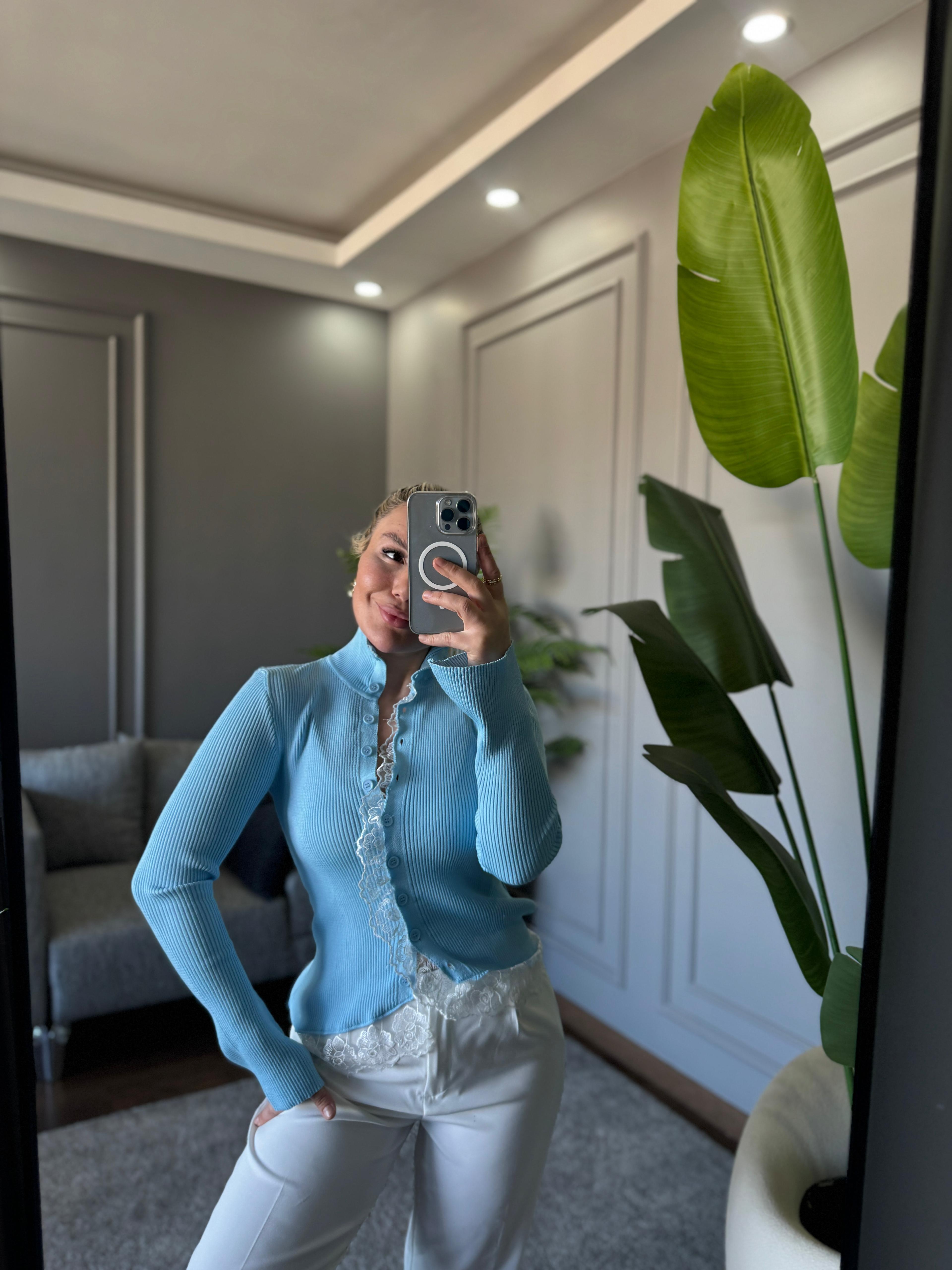 DANTEL DETAY DÜĞMELİ HIRKA