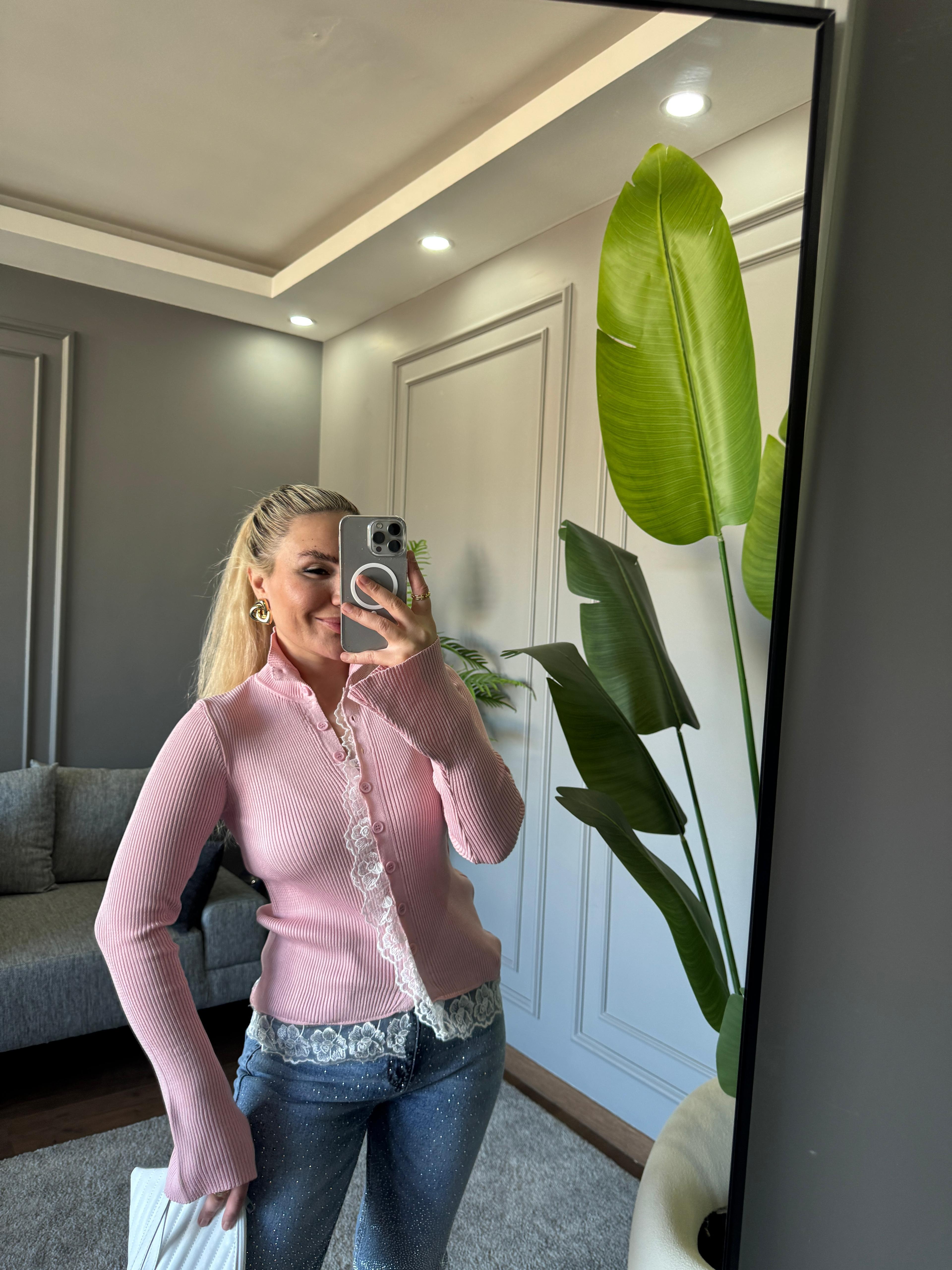 DANTEL DETAY DÜĞMELİ HIRKA