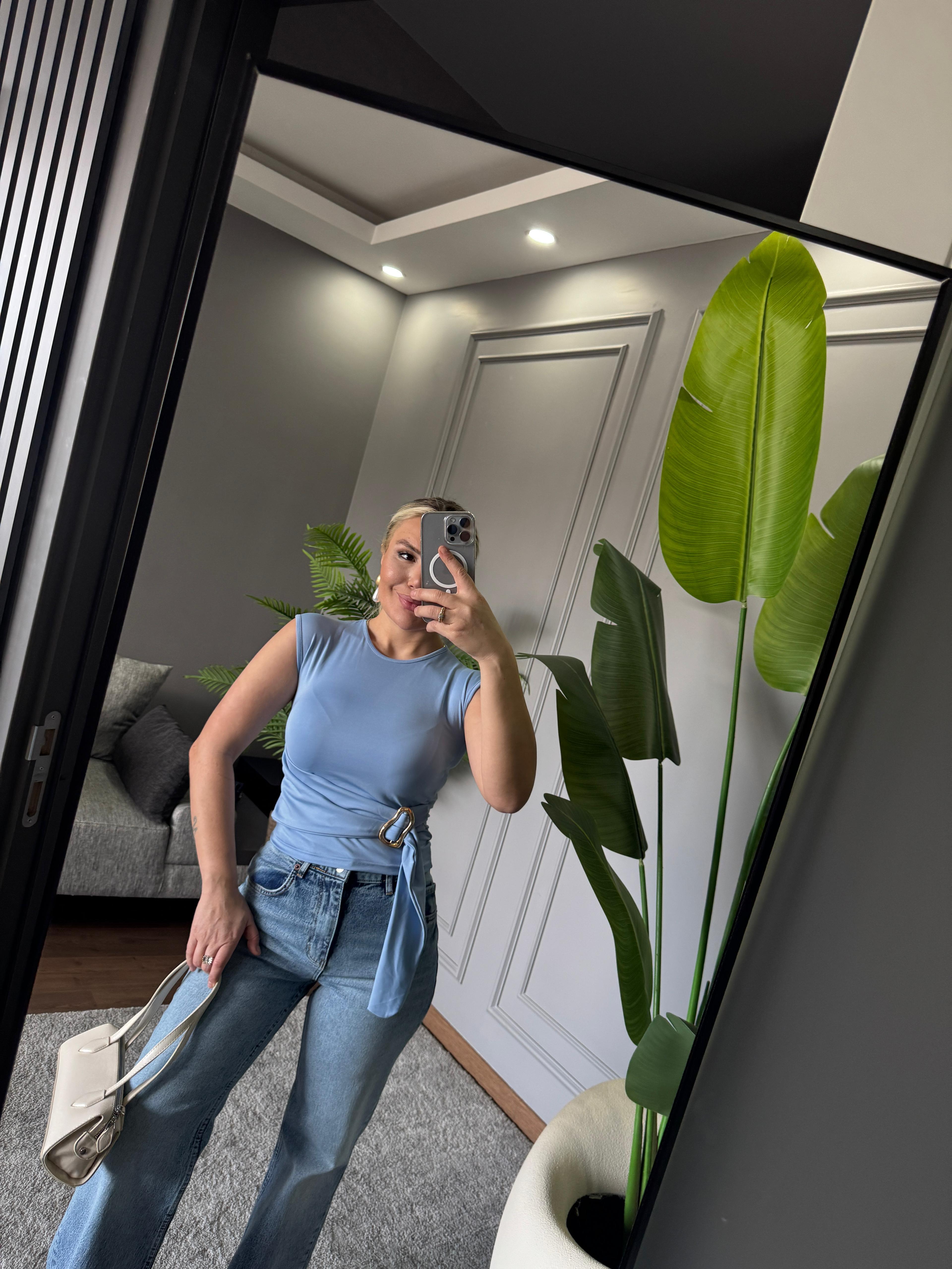 GOLD DETAY KISA KOL BLUZ 