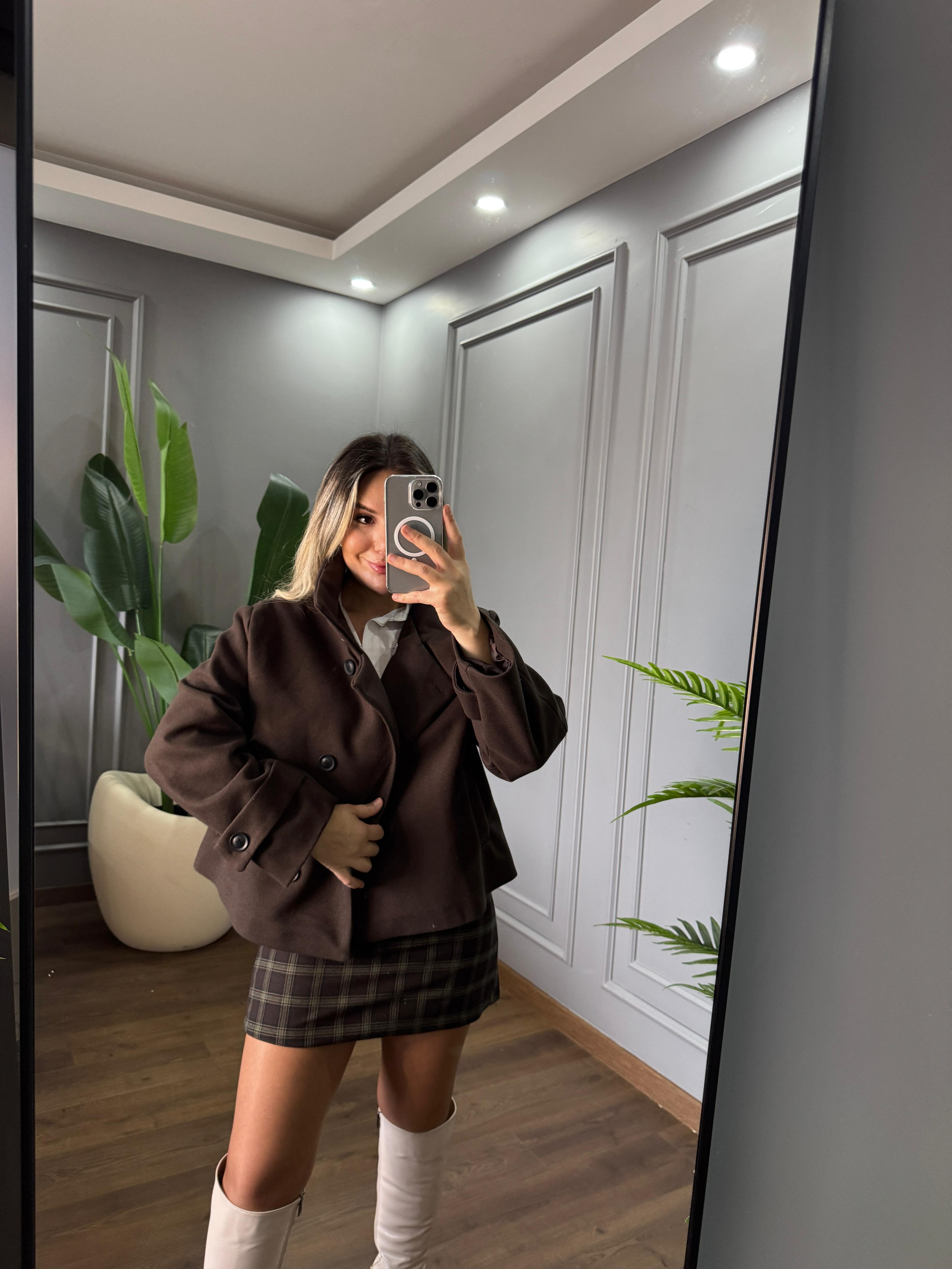 KAŞE DÜĞME DETAY CEKET