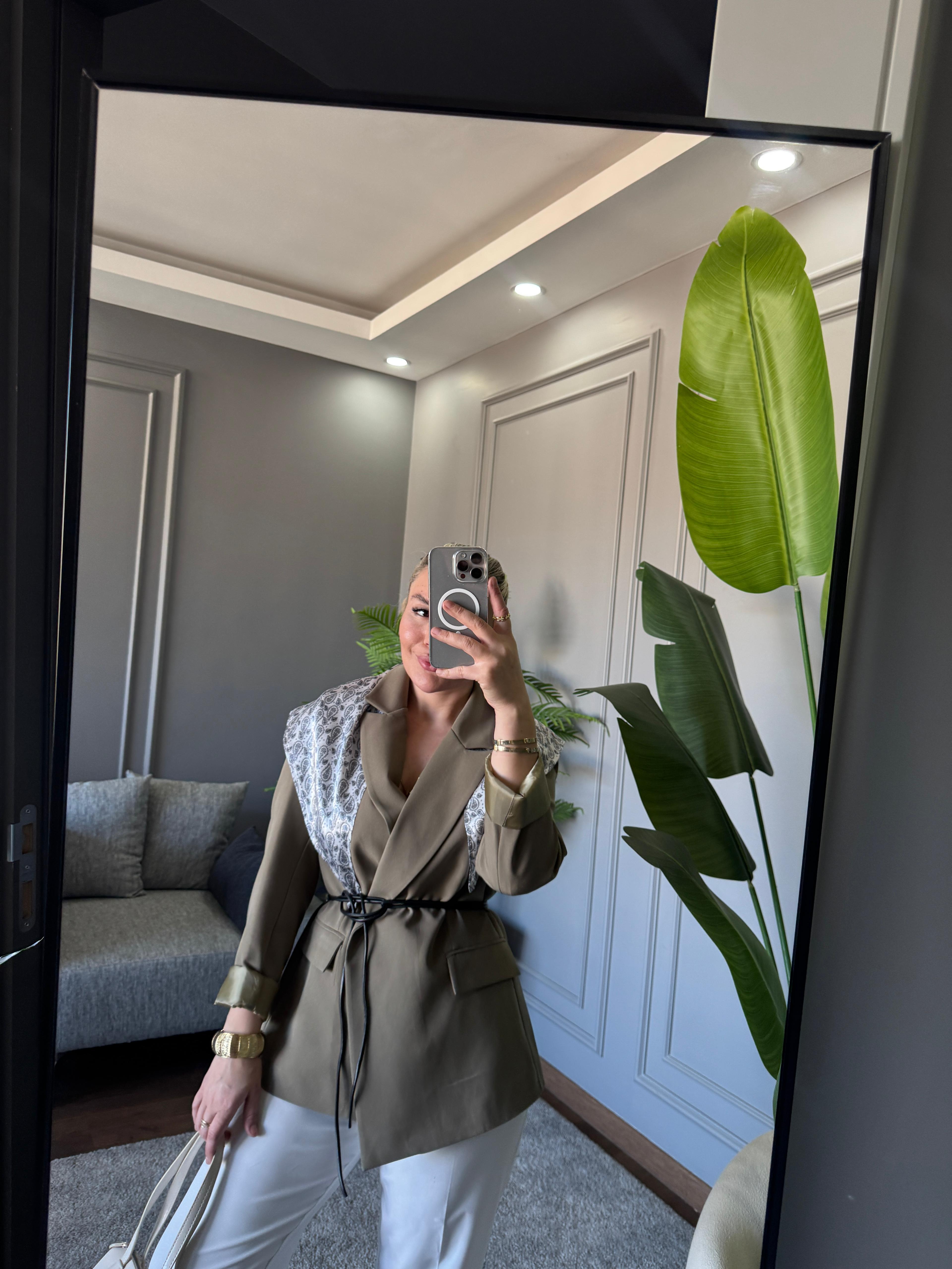 KEMERLİ ŞAL DETAYLI BLAZER